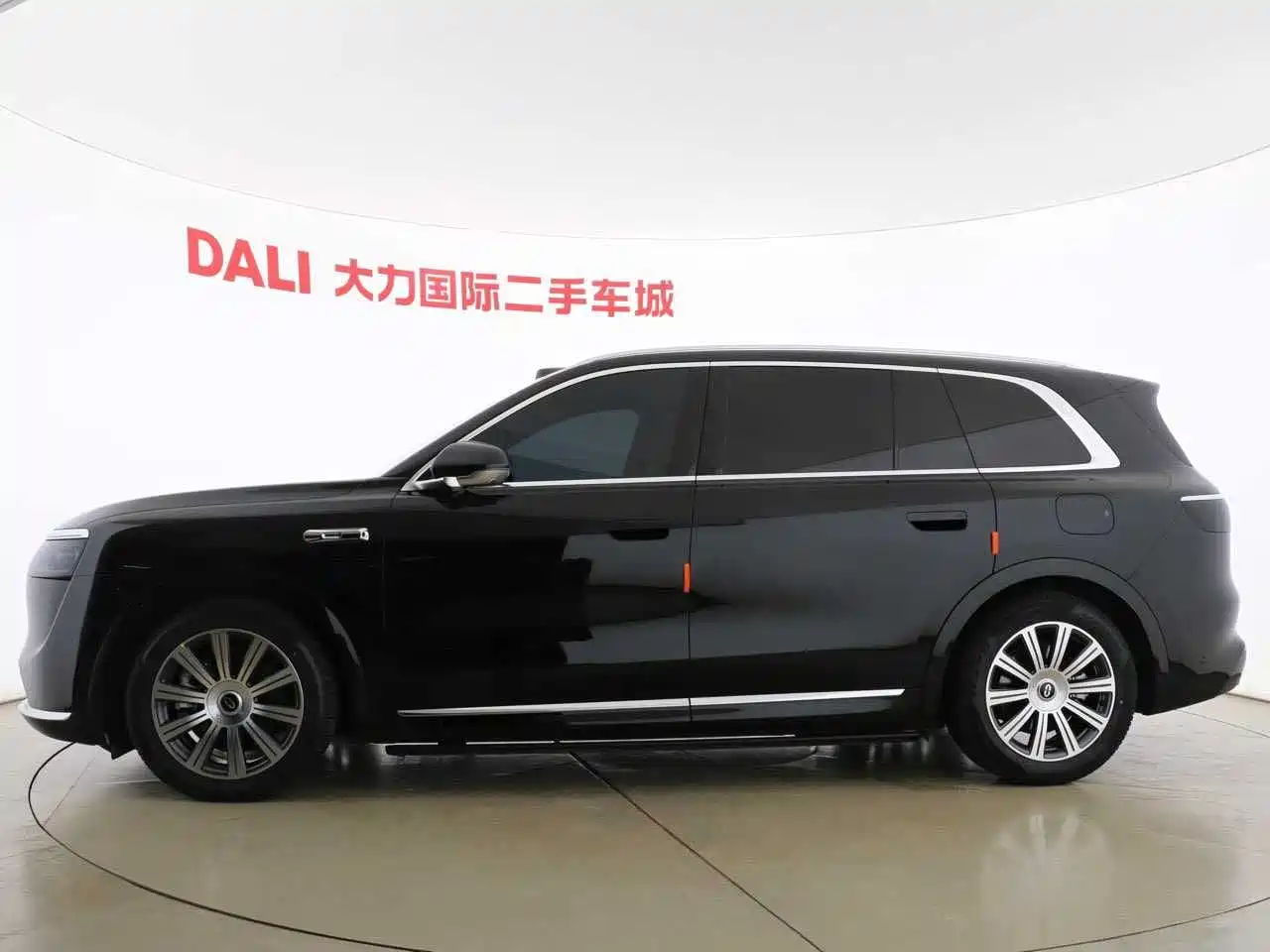 AITO Wenjie AITO M8 2025 Model Extended Range Max+ Edition 53.4kWh 6-Seater фото 15