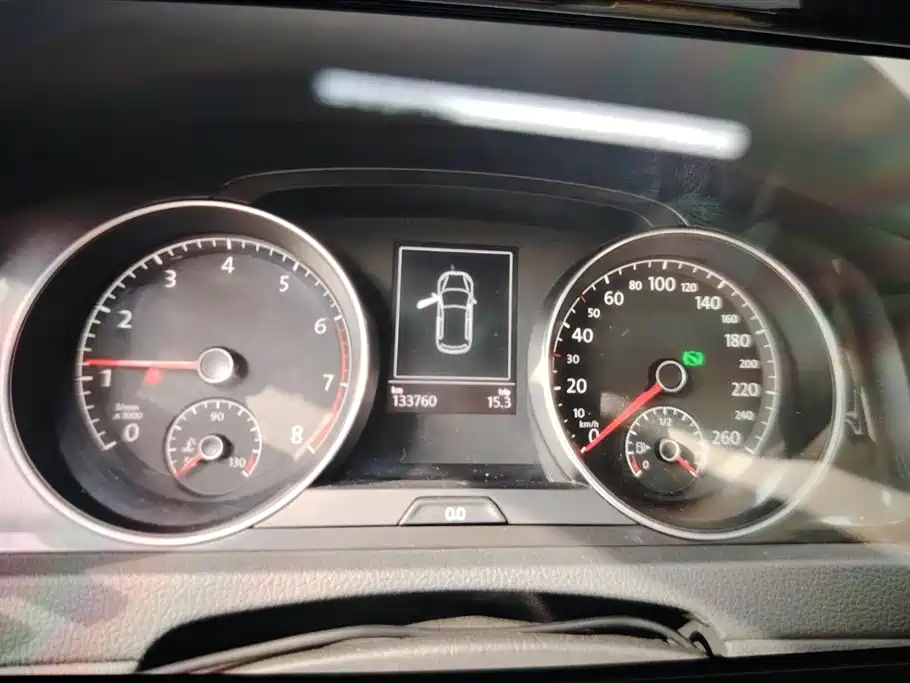 Volkswagen Golf 2017 230TSI Auto Luxury Millionth Anniversary Edition фото 14