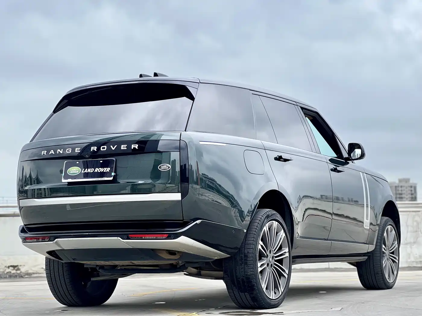 Land Rover Range Rover 2023 3.0 L6 400PS Exemplary Long Wheelbase фото 13