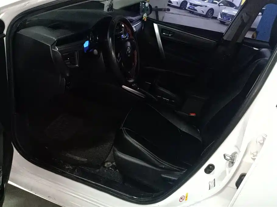 Toyota Corolla 2017 1.6L CVT GL фото 9