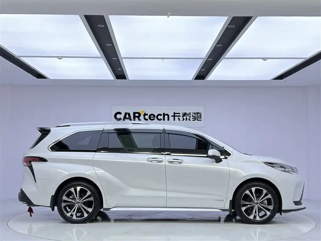 Toyota Granvia 2023 2.5L Hybrid Luxury Edition фото 6