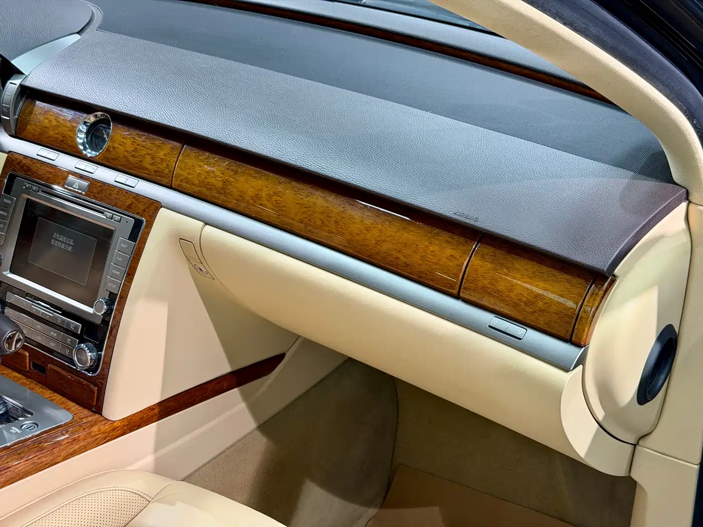 Volkswagen Phaeton 2009 Model 3.6L V6 5-seat Extended Comfort фото 18