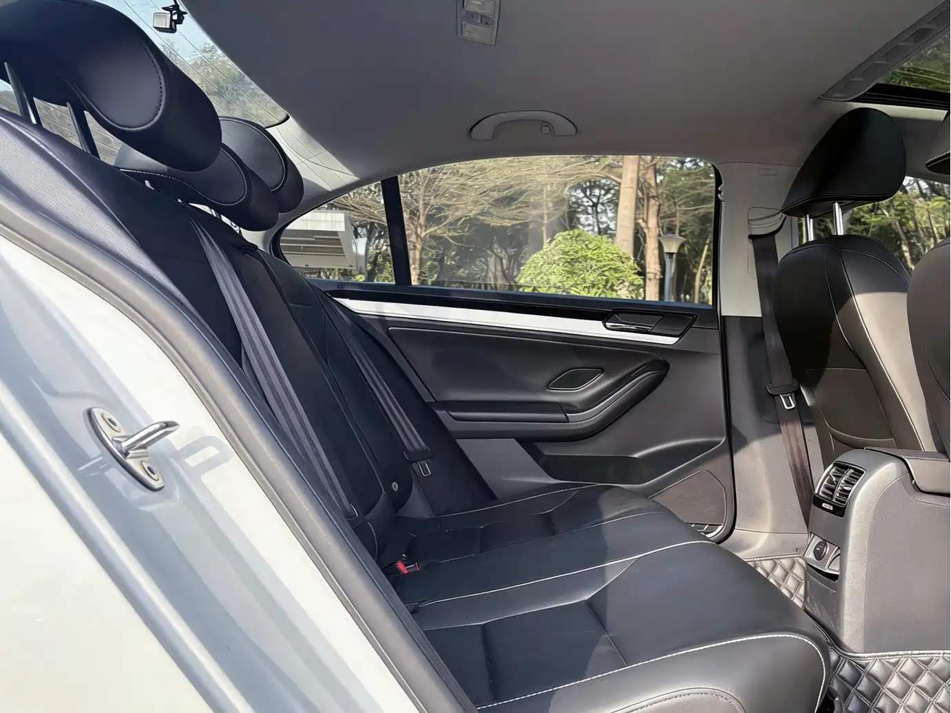 Volkswagen Sagitar 2018 280TSI DSG Spark Edition фото 16