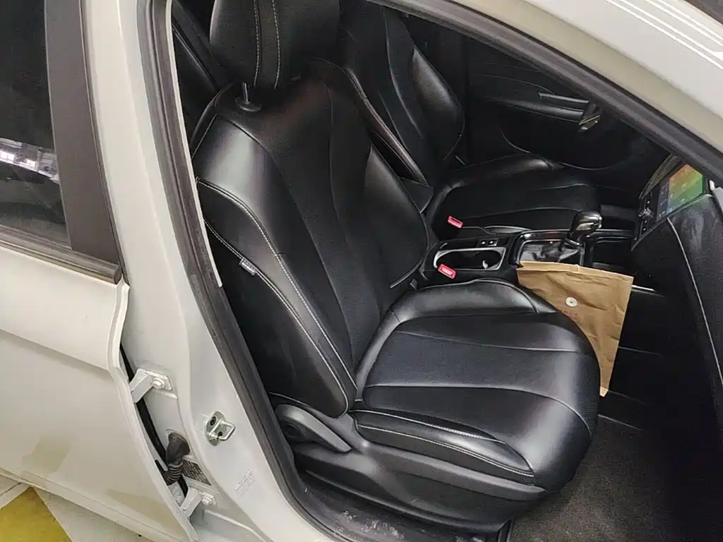 Фото 25 - Roewe i5