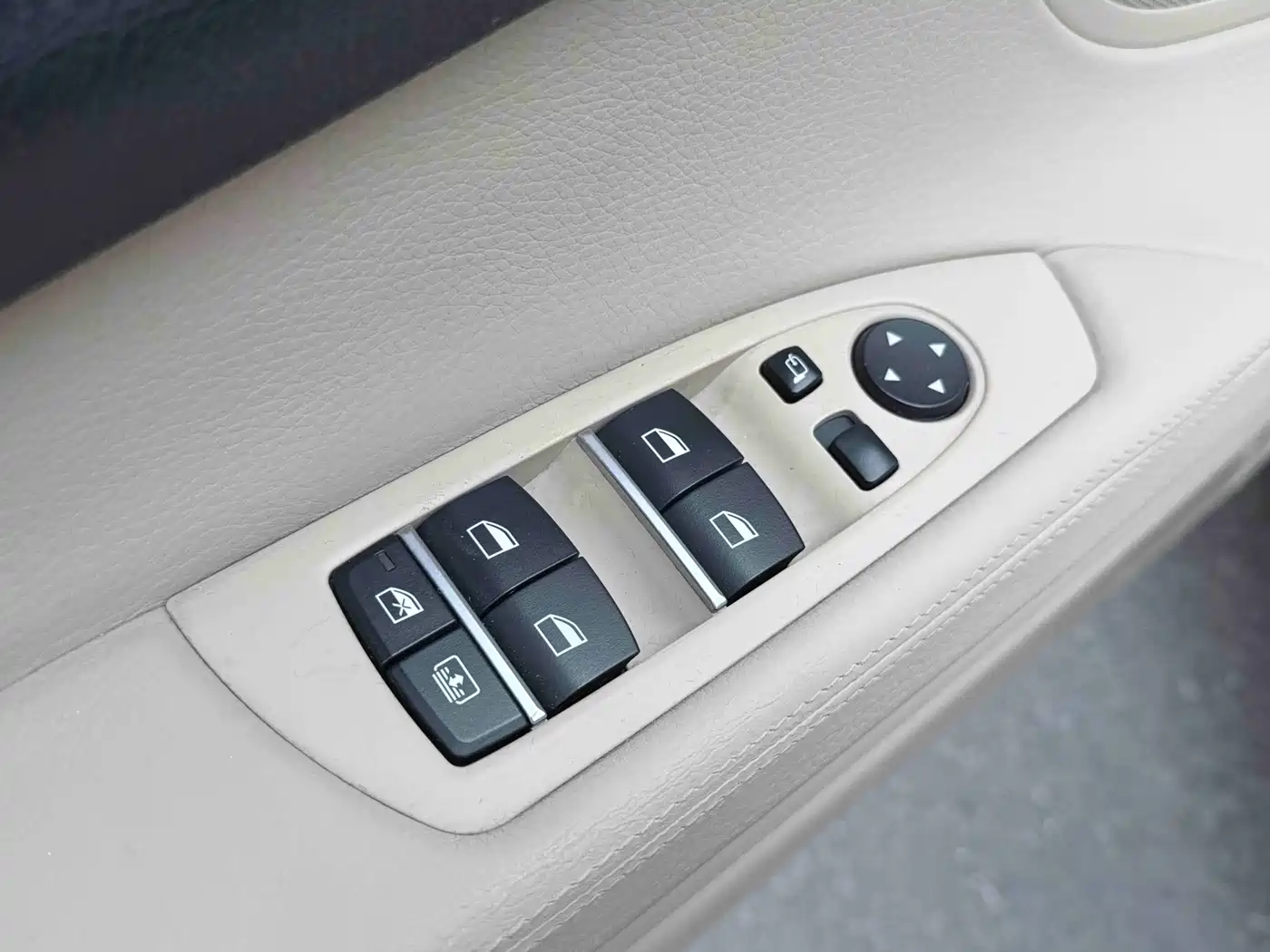 BMW 7 Series 2011 730Li Elegance фото 10