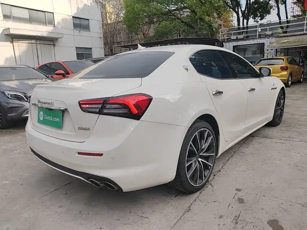 Photo 7 - Maserati Ghibli