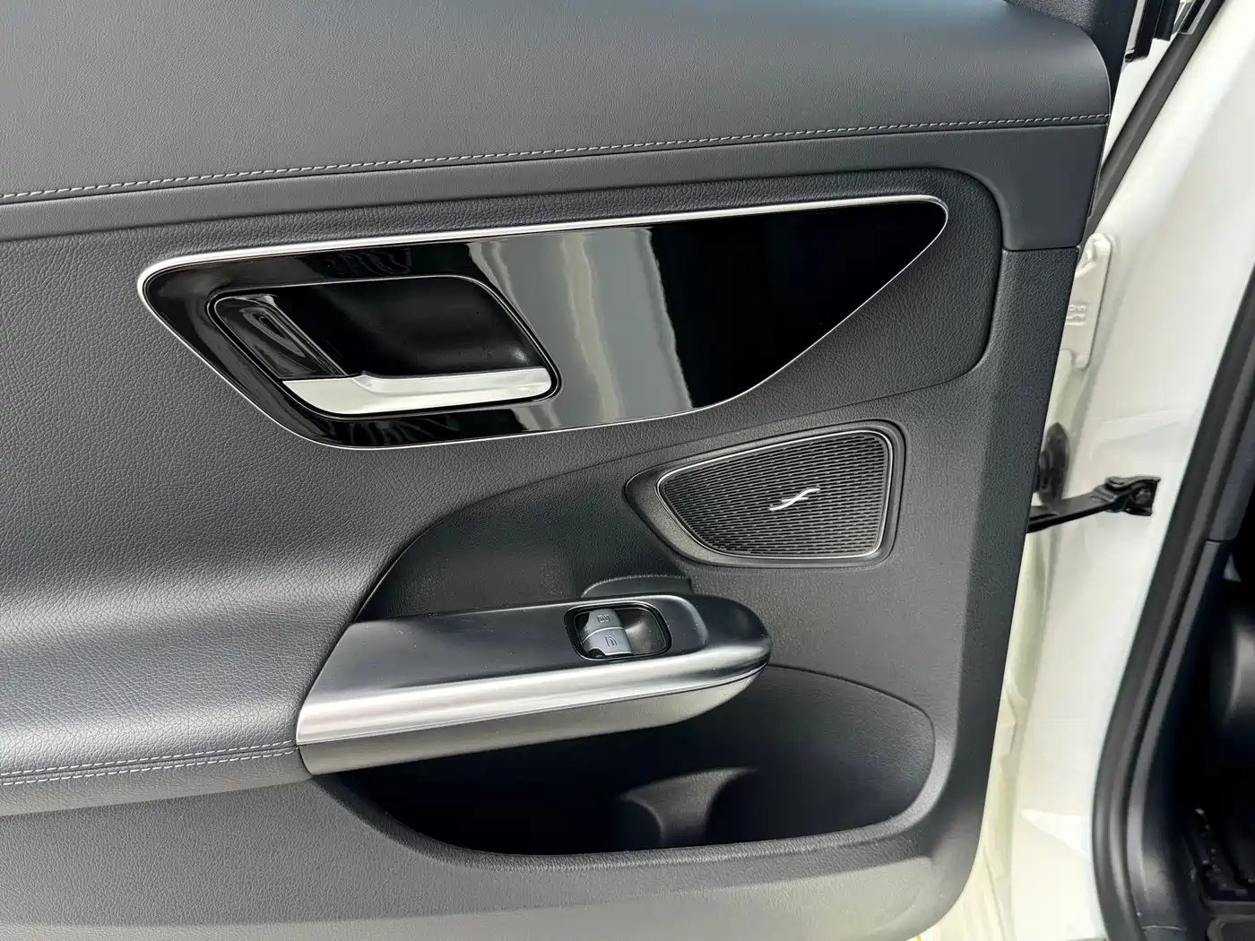 Mercedes-Benz C-Class 2024 C 260 L фото 12