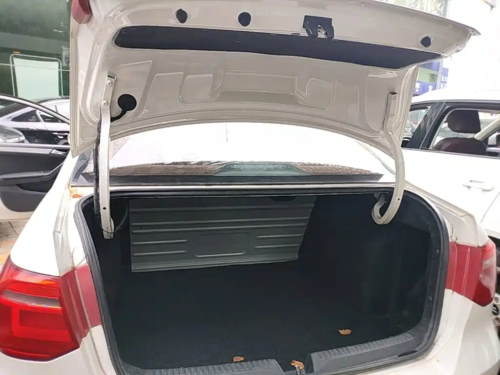 Photo 19 - Volkswagen Jetta