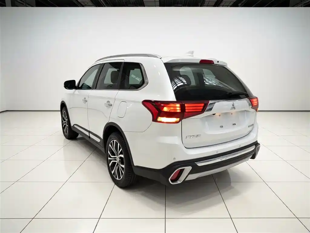 Mitsubishi Outlander 2018 2.4L 4WD Elite Edition 5-seater фото 23