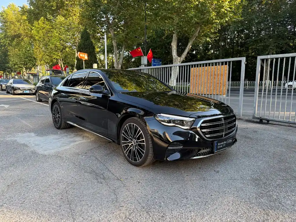 Photo 2 - Mercedes-Benz E-Class