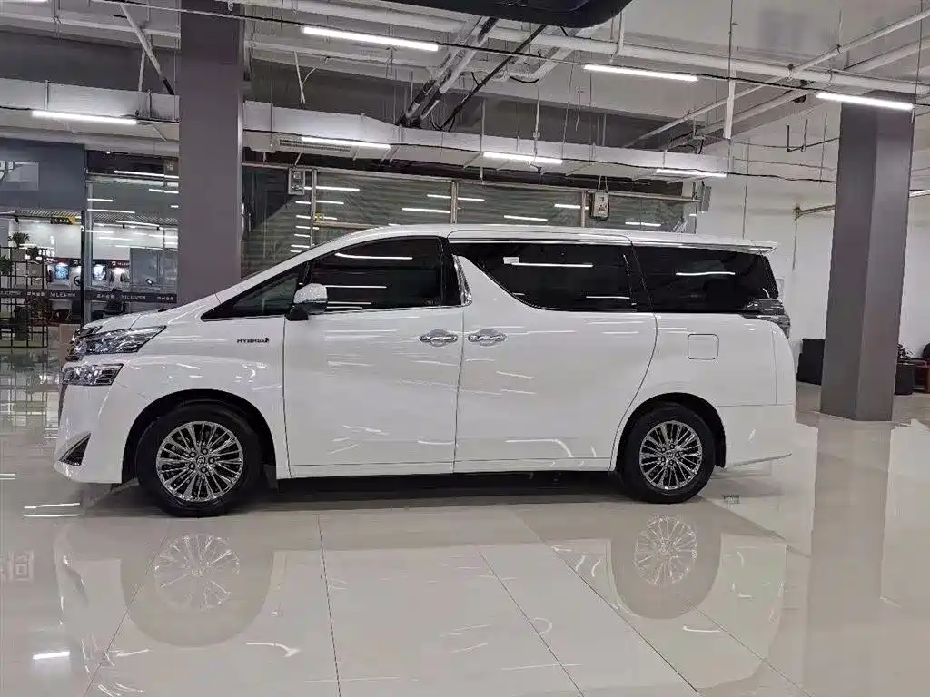 Toyota Vellfire 2019 Hybrid 2.5L HV Luxury Edition фото 8