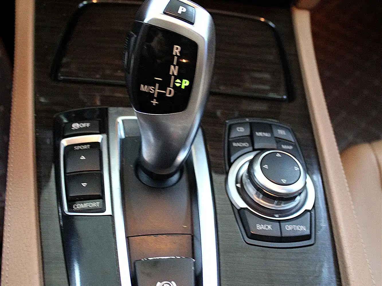 BMW 7 Series 2009 730Li Leading фото 11