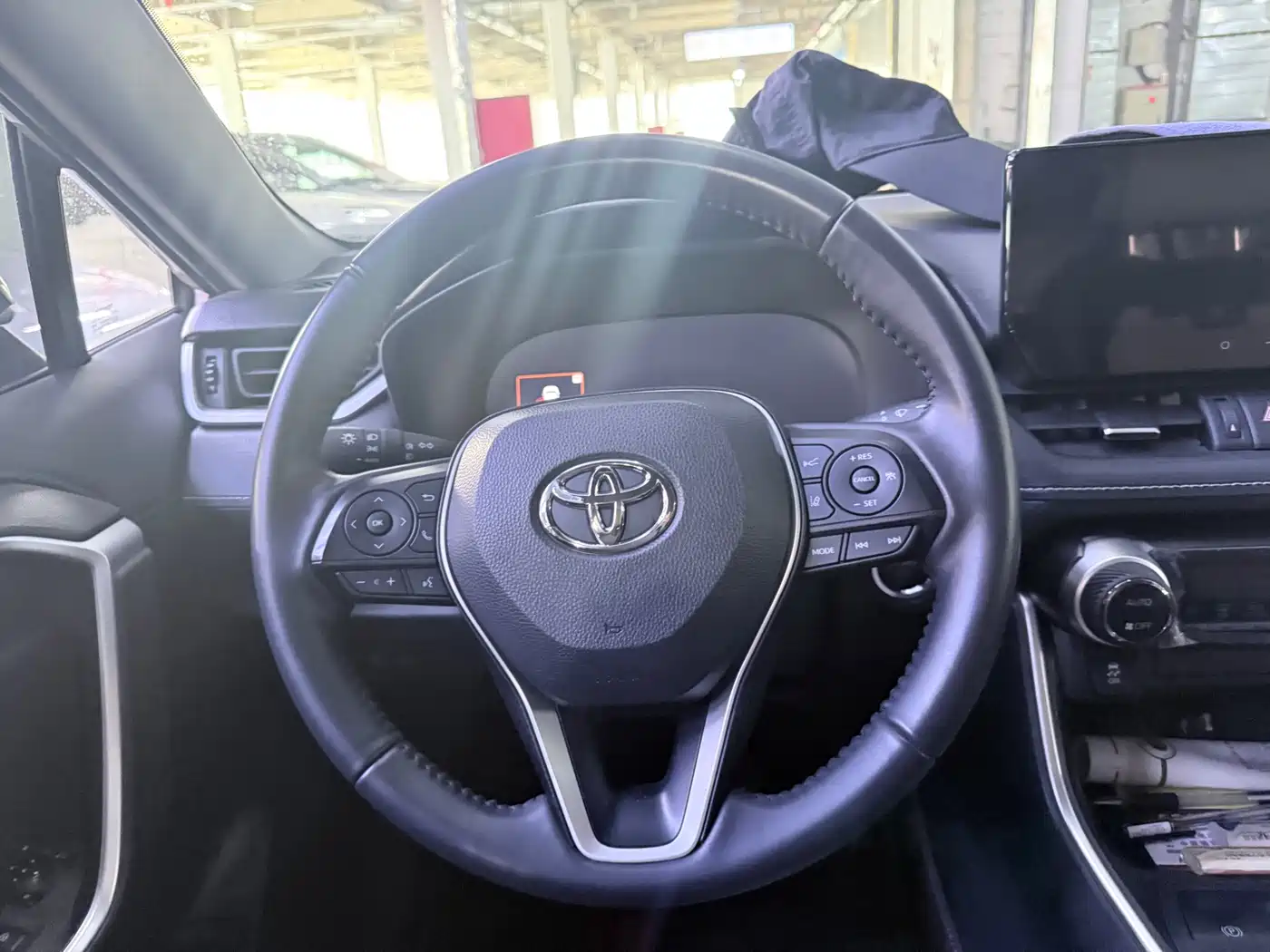 Toyota Wildlander 2024 Hybrid 2.5L E-CVT FWD Luxury PLUS Edition фото 13