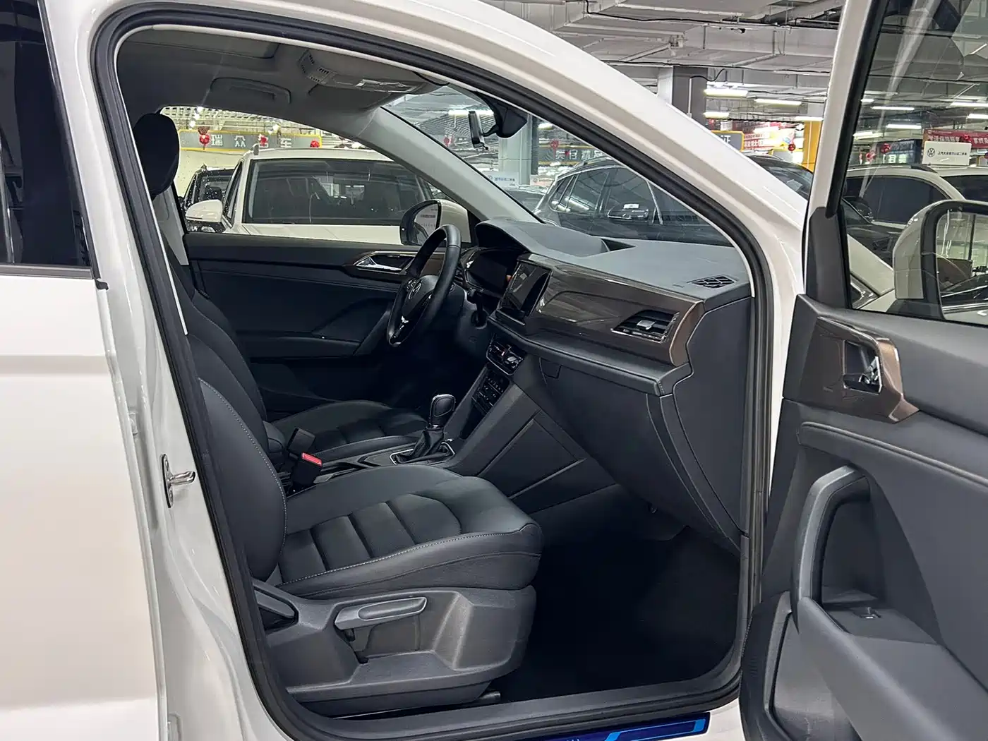 Volkswagen Tharu 2022 280TSI FWD Luxury Edition фото 12