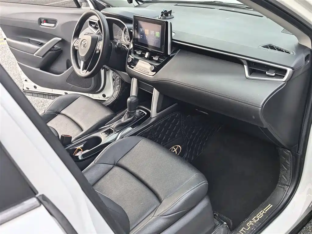 Toyota Frontlander 2022 2.0L CVT Luxury Edition фото 17