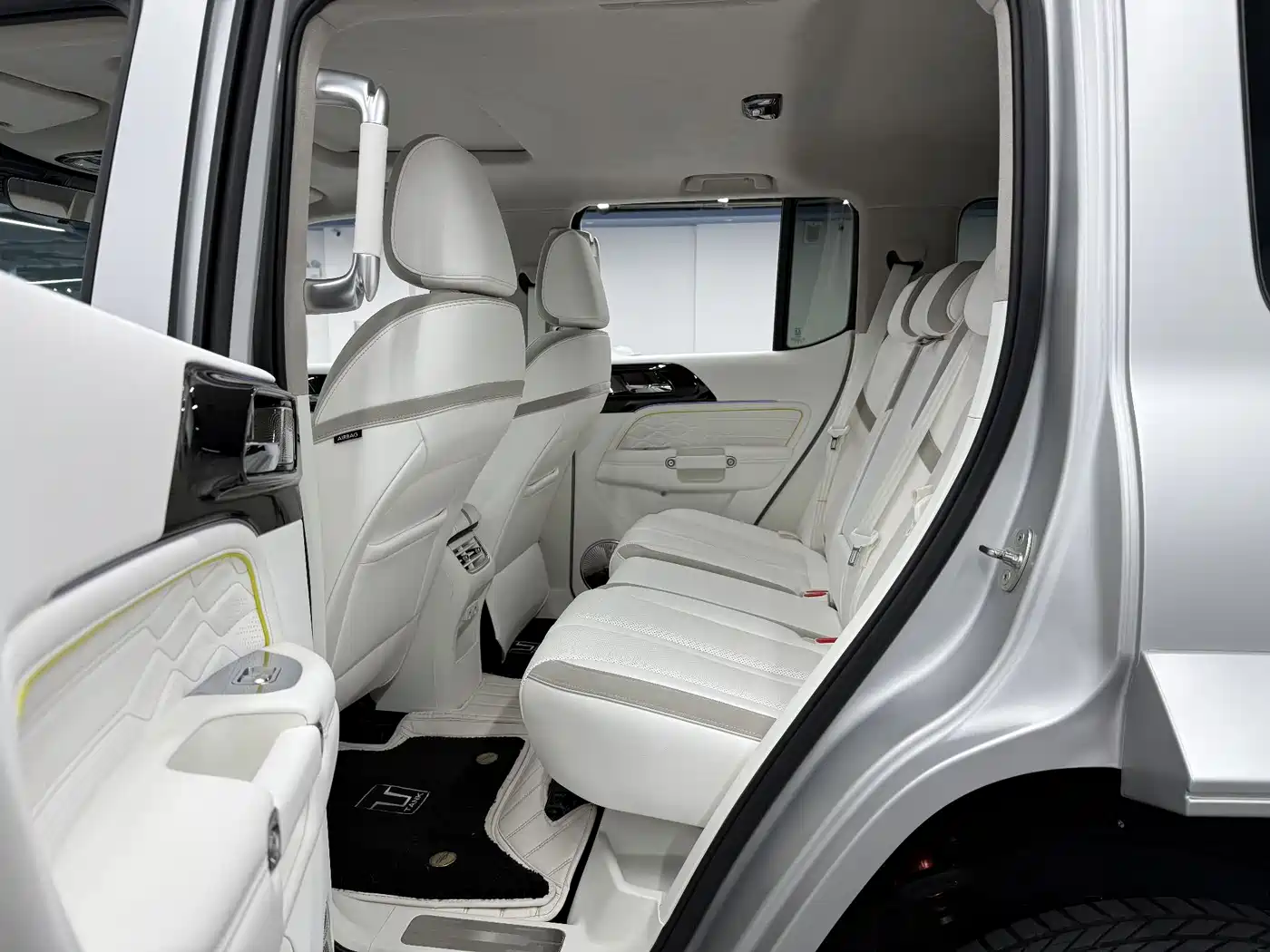 TANK CO CREATION TANK 300