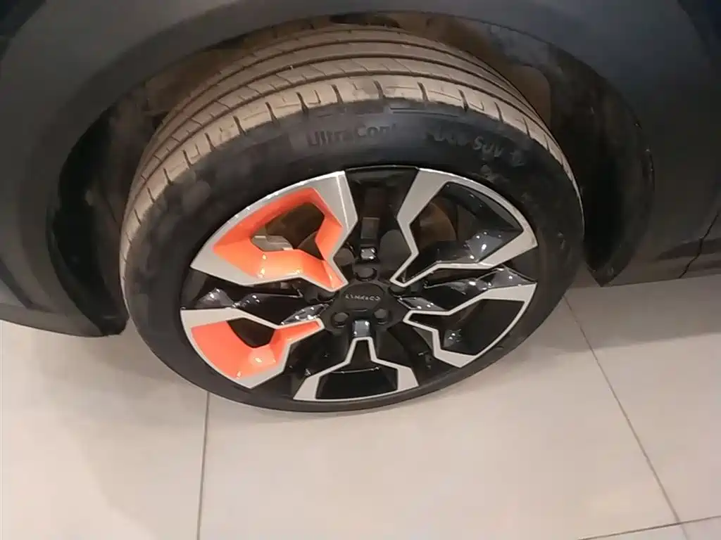 Lynk & Co 06 2020 1.5T Halo фото 23