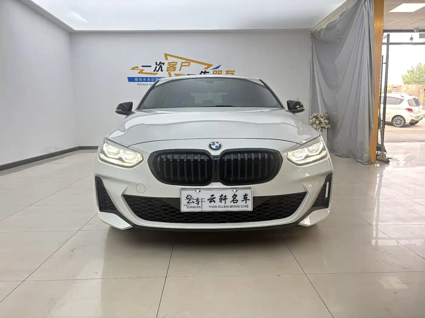 BMW 1 Series 2022 125i M Sport Shadow Edition фото 2