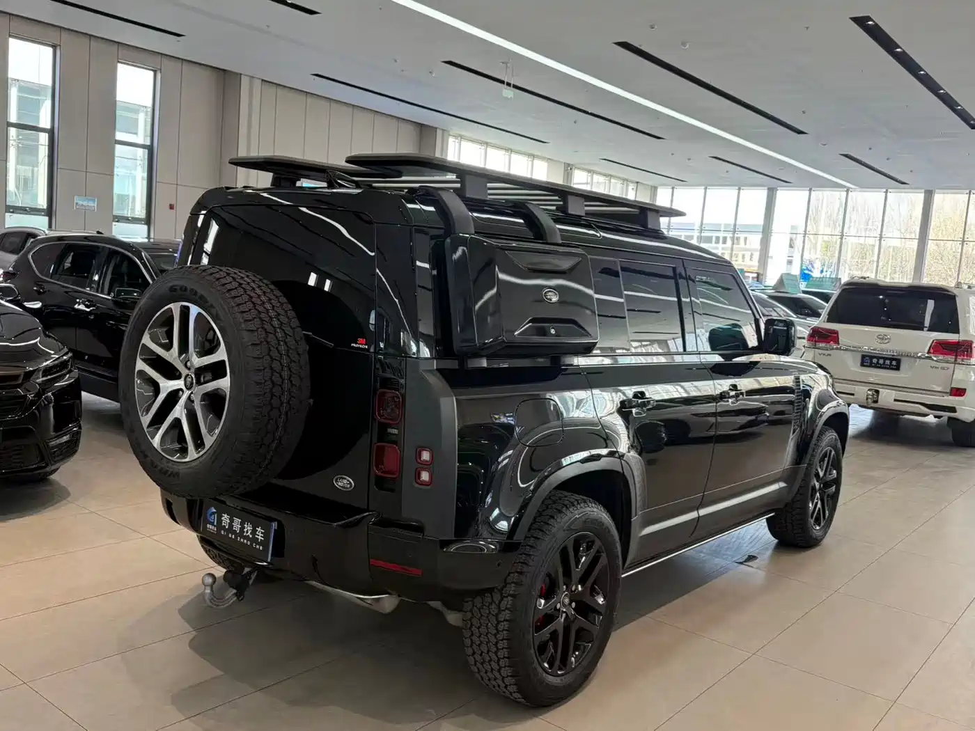 Land Rover Defender 2024 110 3.0T P400 Dark Special Edition фото 6