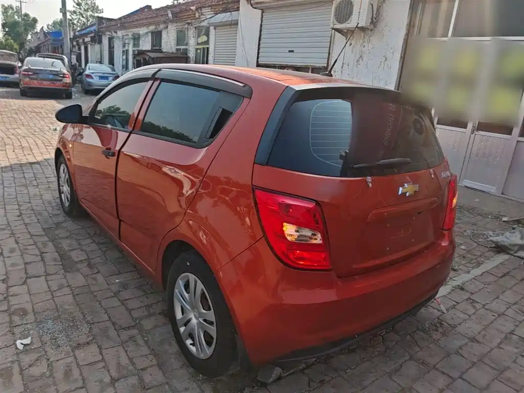 Chevrolet Aveo 2014 Hatchback 1.4SL MT Comfort Edition фото 5
