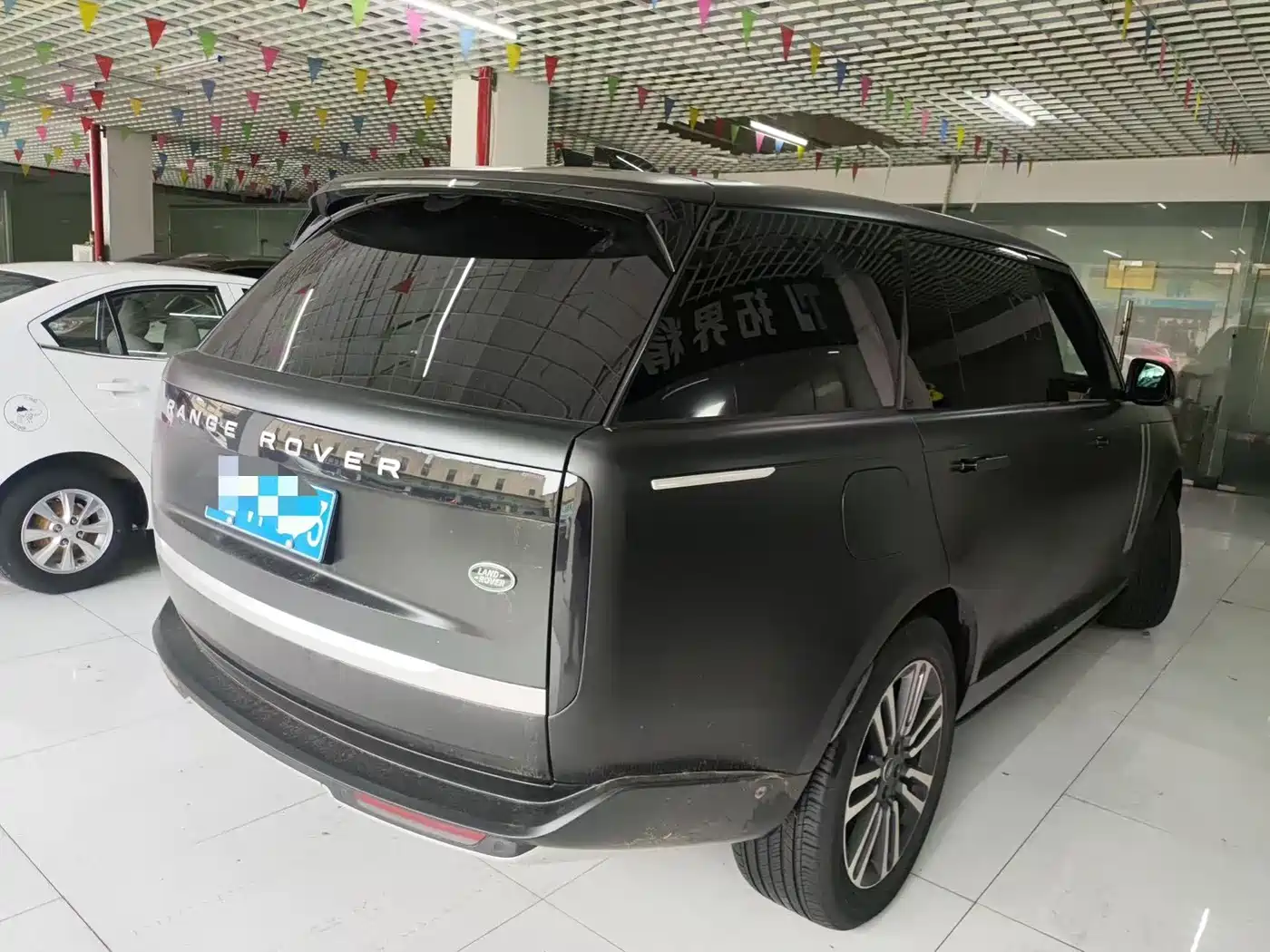 Land Rover Range Rover 2023 3.0 L6 400PS Genesis Extended Version фото 7