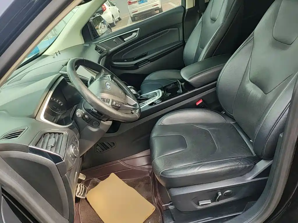 Фото 11 - Ford Edge
