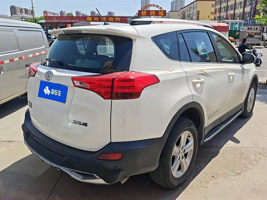 Toyota RAV4 Rongfang 2013 2.0L CVT 2WD Urban фото 3