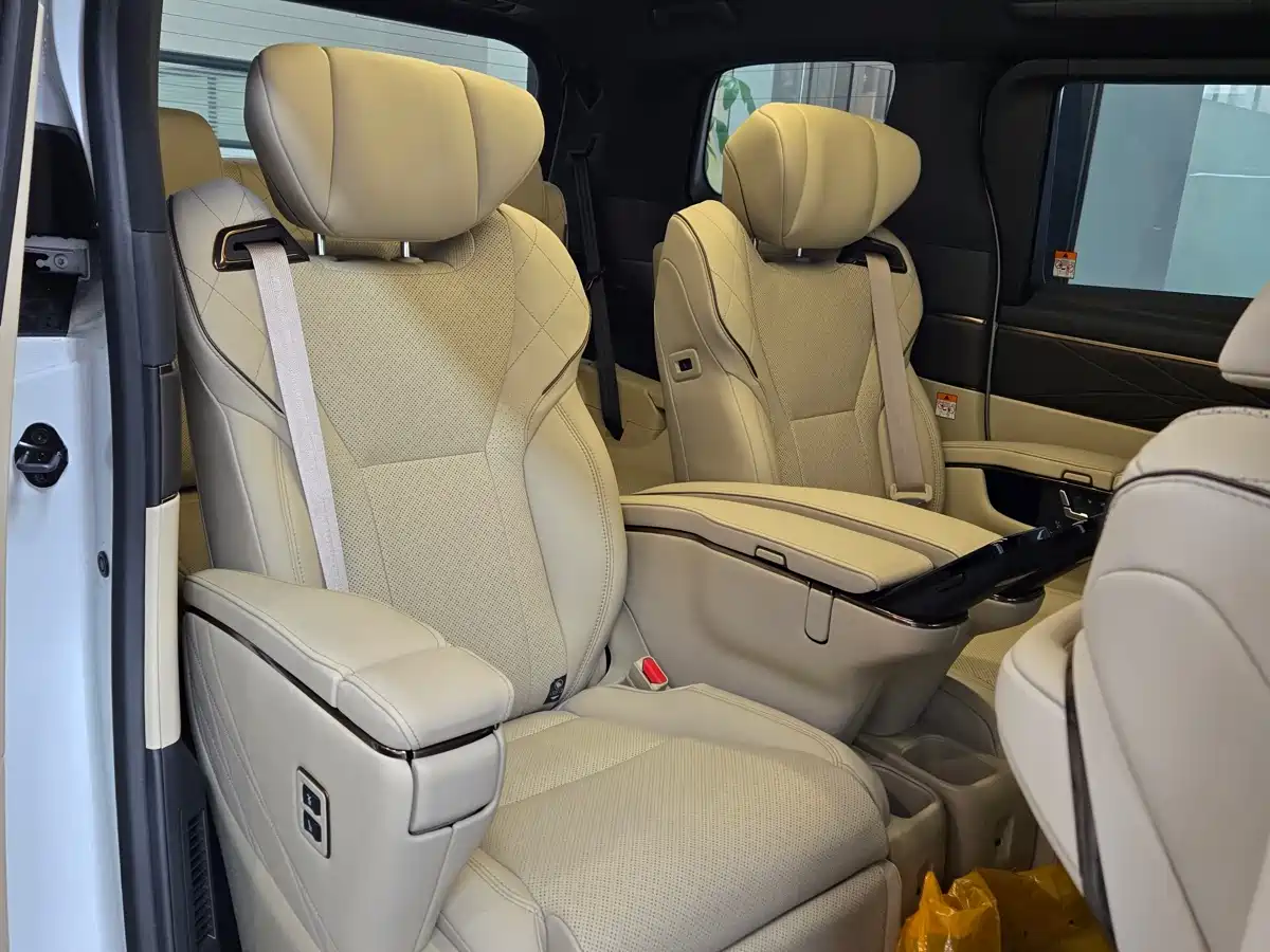 Toyota Vellfire 2024 Crown Hybrid 2.5L Executive Premium Edition фото 17