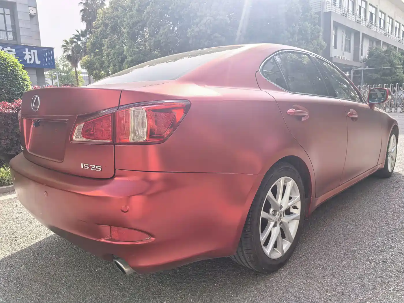 Photo 20 - Lexus IS