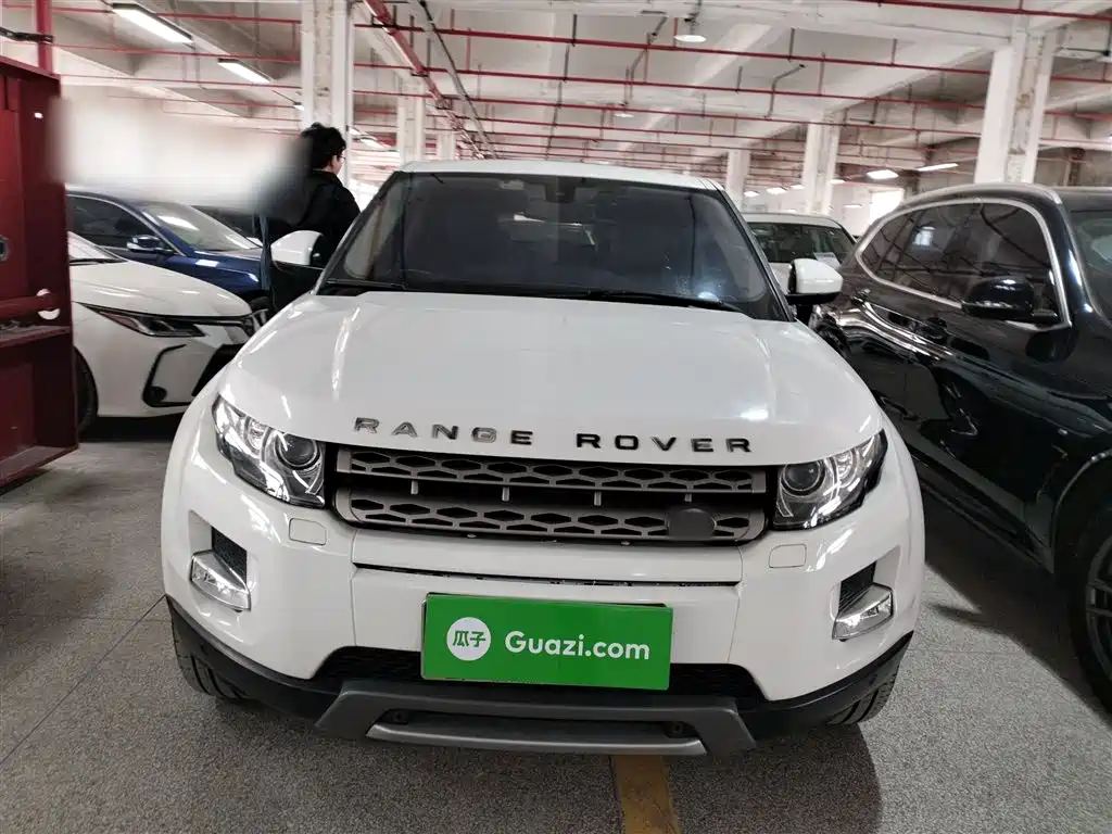 Land Rover Range Rover Evoque 2015 2.0T 5-Door Intelligent Edition фото 3