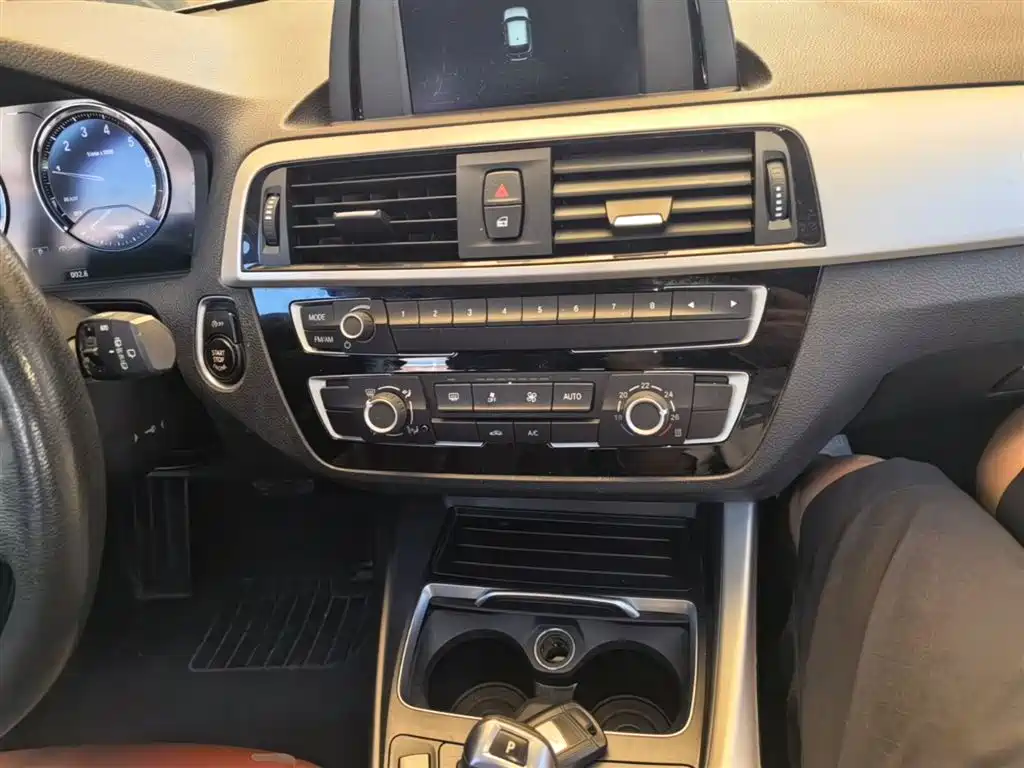 BMW 1 Series (Import) 2016 118i Leading фото 10