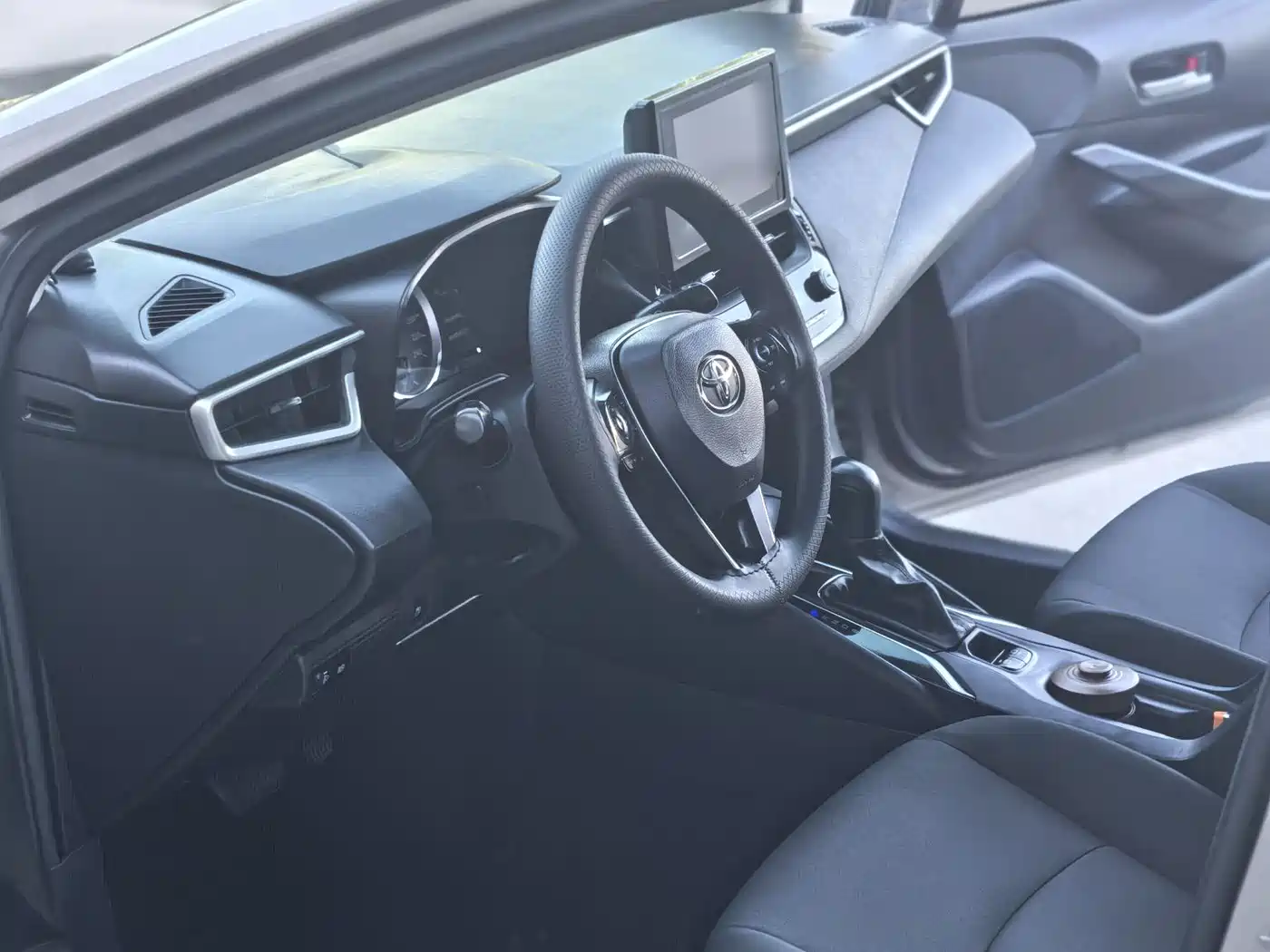 Toyota Corolla 2021 Hybrid 1.8L E-CVT Pioneer Edition фото 10