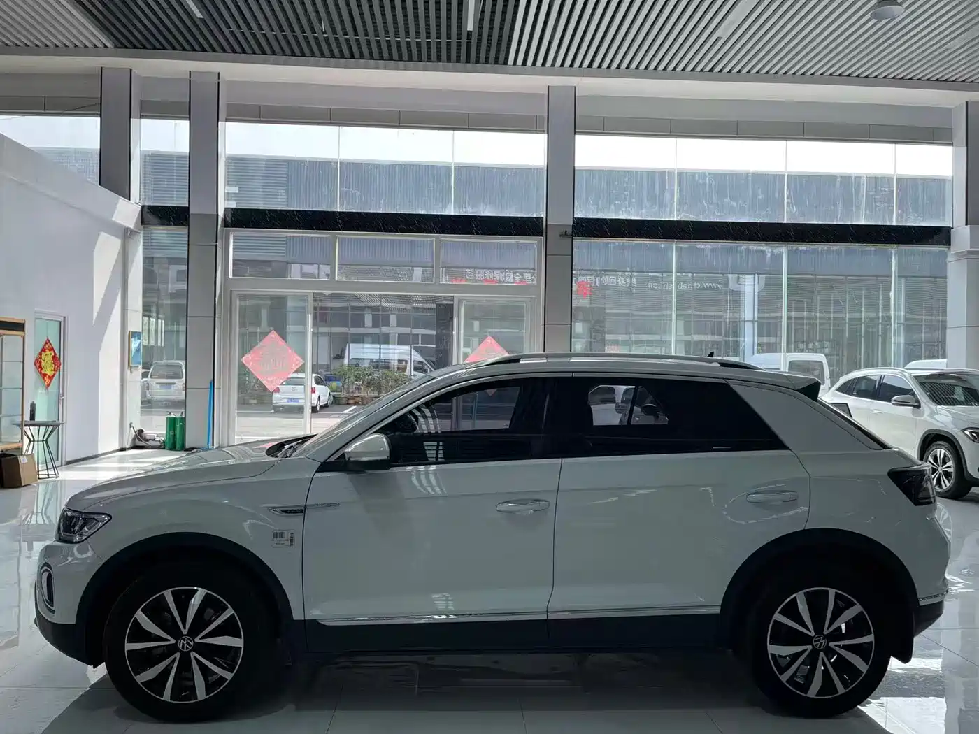Volkswagen T-ROC 2023 280TSI DSG 2WD Time Edition фото 3