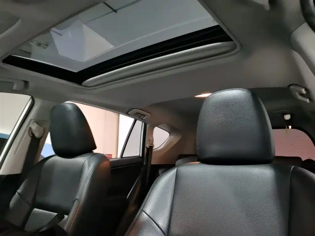 Toyota RAV4 Rongfang 2016 2.0L CVT 2WD Trend (China V) фото 18