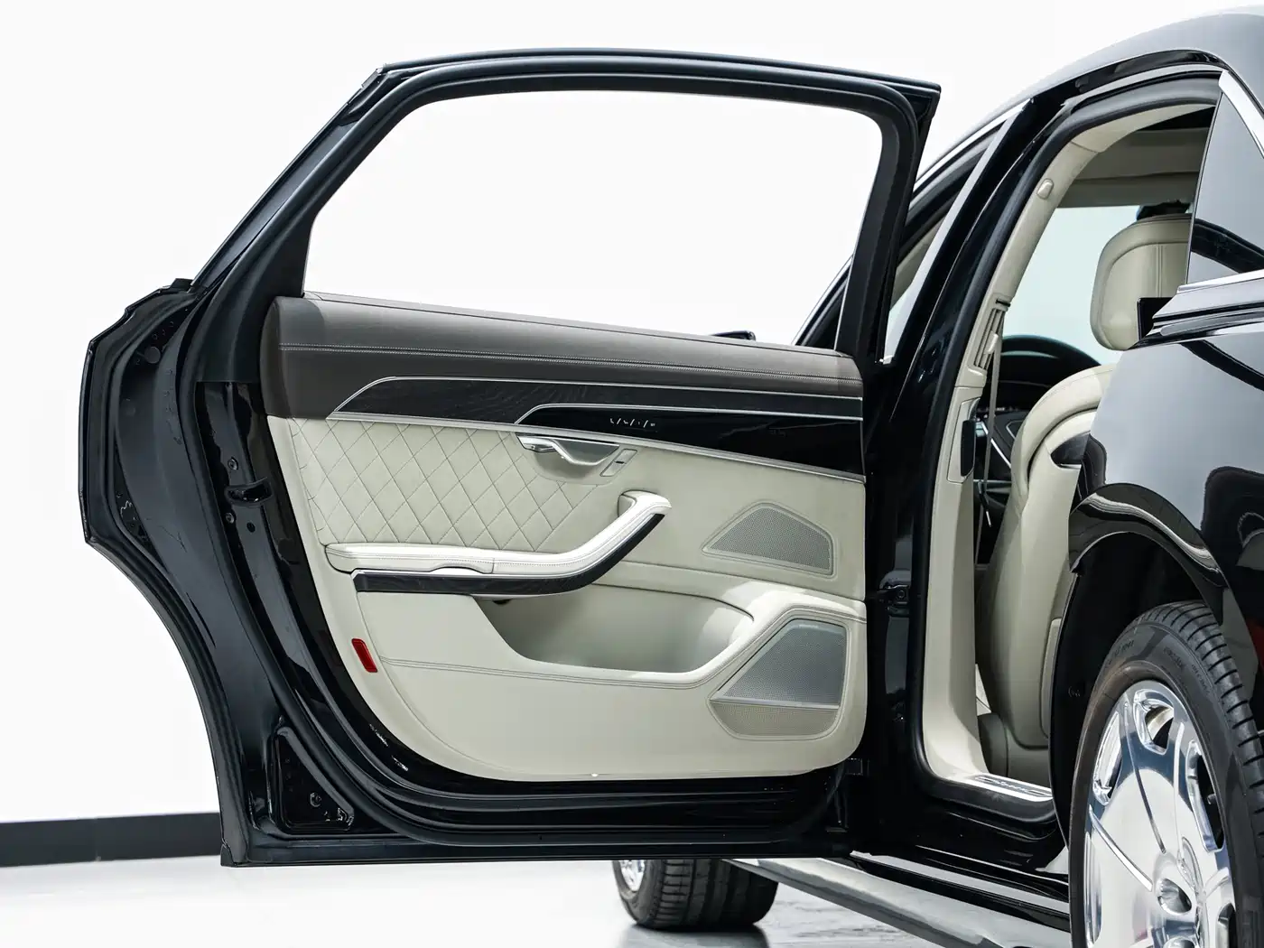 Audi A8 2022 A8L Horch Founder's Edition Legendary фото 17