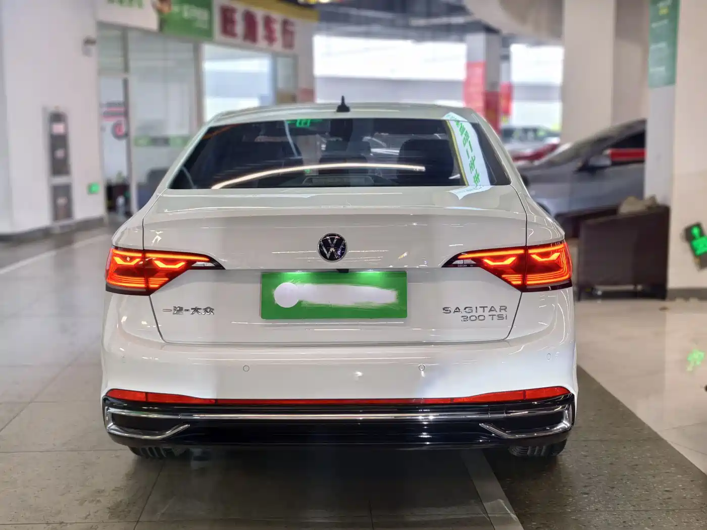 VOLKSWAGEN SAGITAR