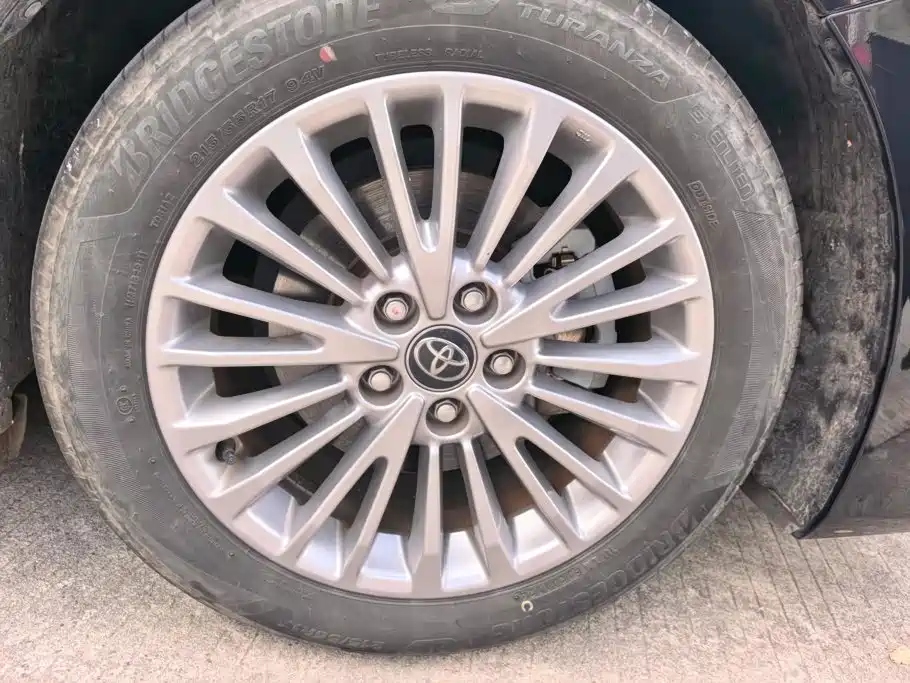 Фото 6 - Toyota Camry