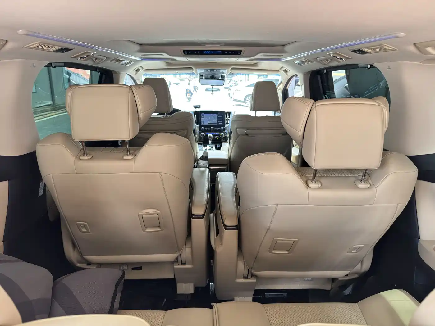 Toyota Alphard 2021 Hybrid 2.5L Ultimate фото 19