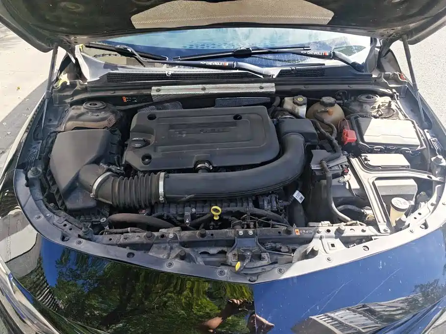 Photo 10 - Chevrolet Malibu XL