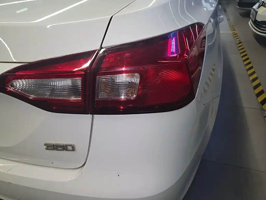 Roewe 360 2015 2015 1.5L Automatic Luxury