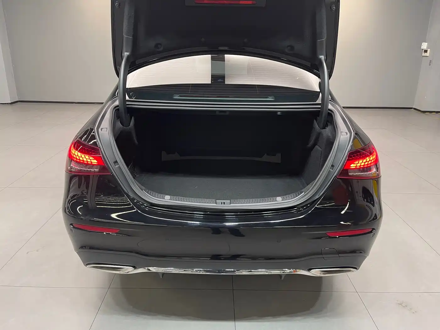 Mercedes-Benz E-Class 2023 E 260 L Sport фото 32