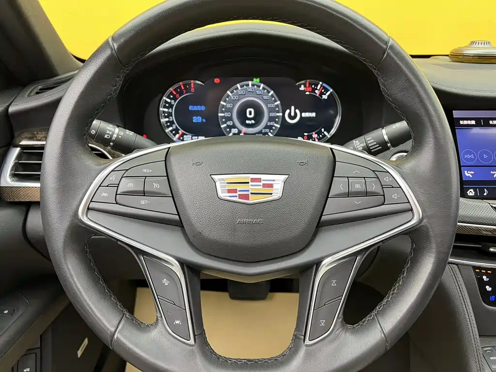 Фото 16 - Cadillac CT6