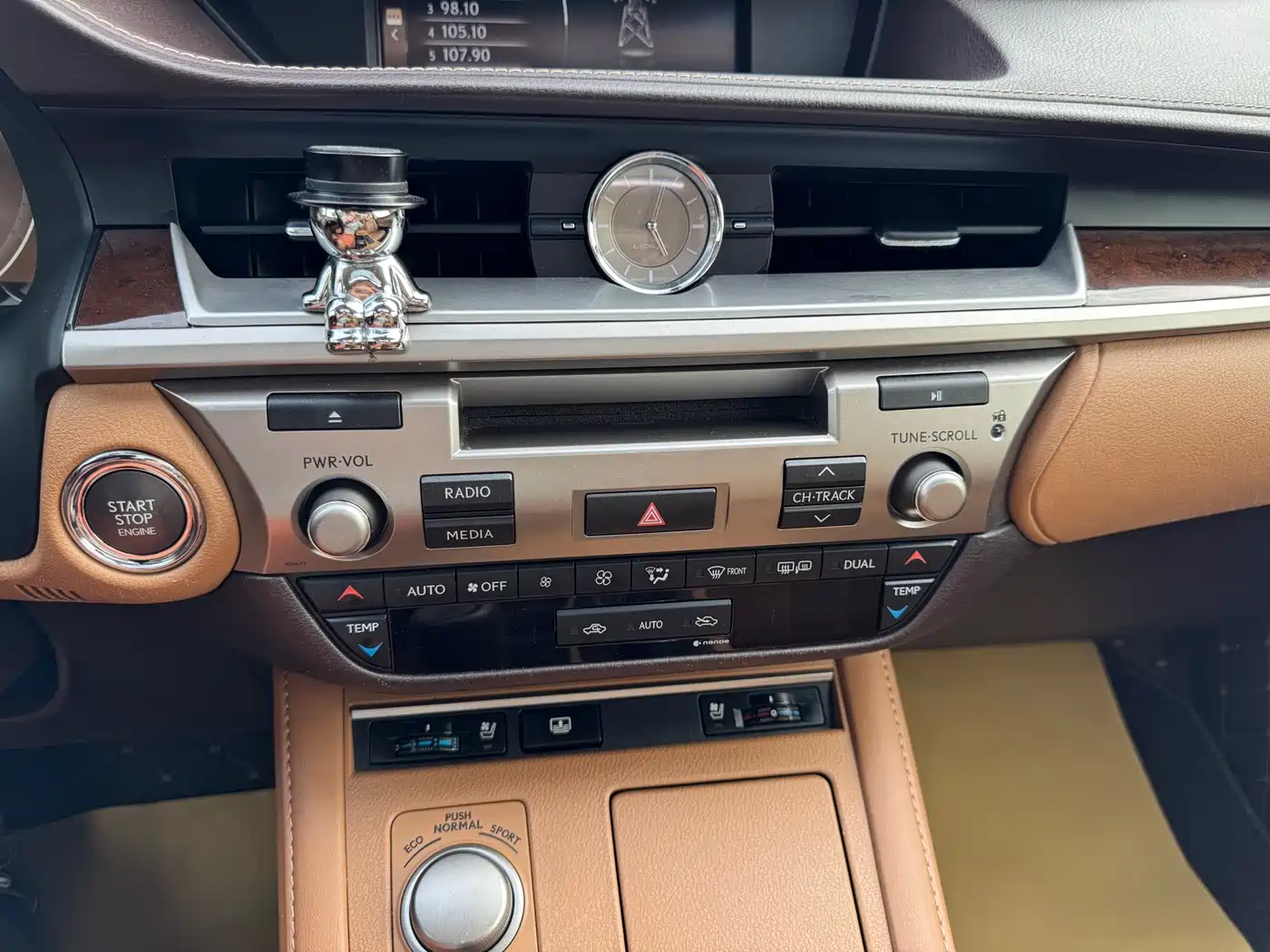 Lexus ES 2015 250 Elegance Edition фото 32