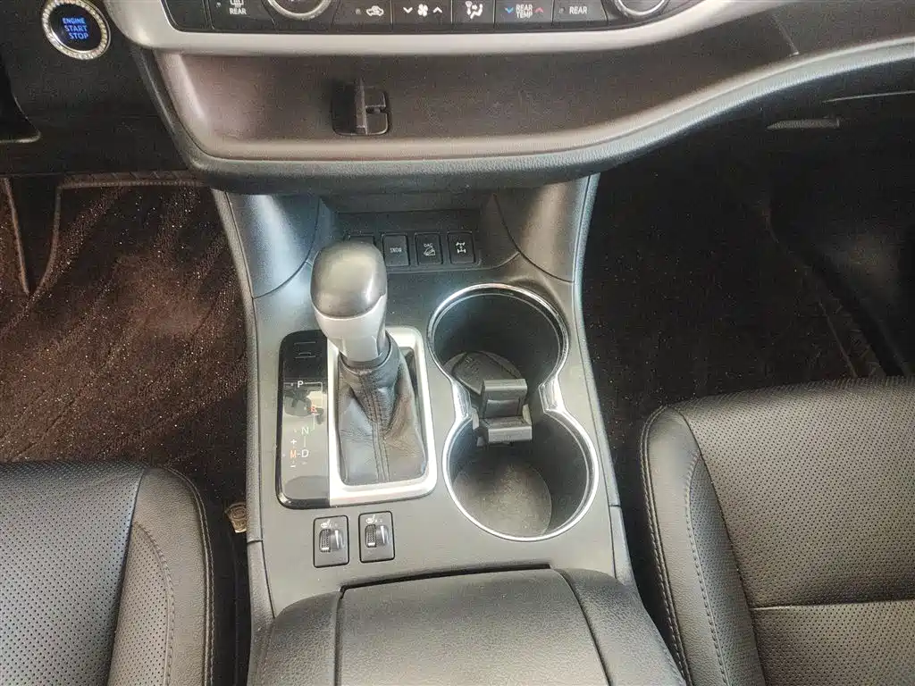 Toyota Highlander 2017 2.0T 4WD Gloss Black Limited Edition фото 14