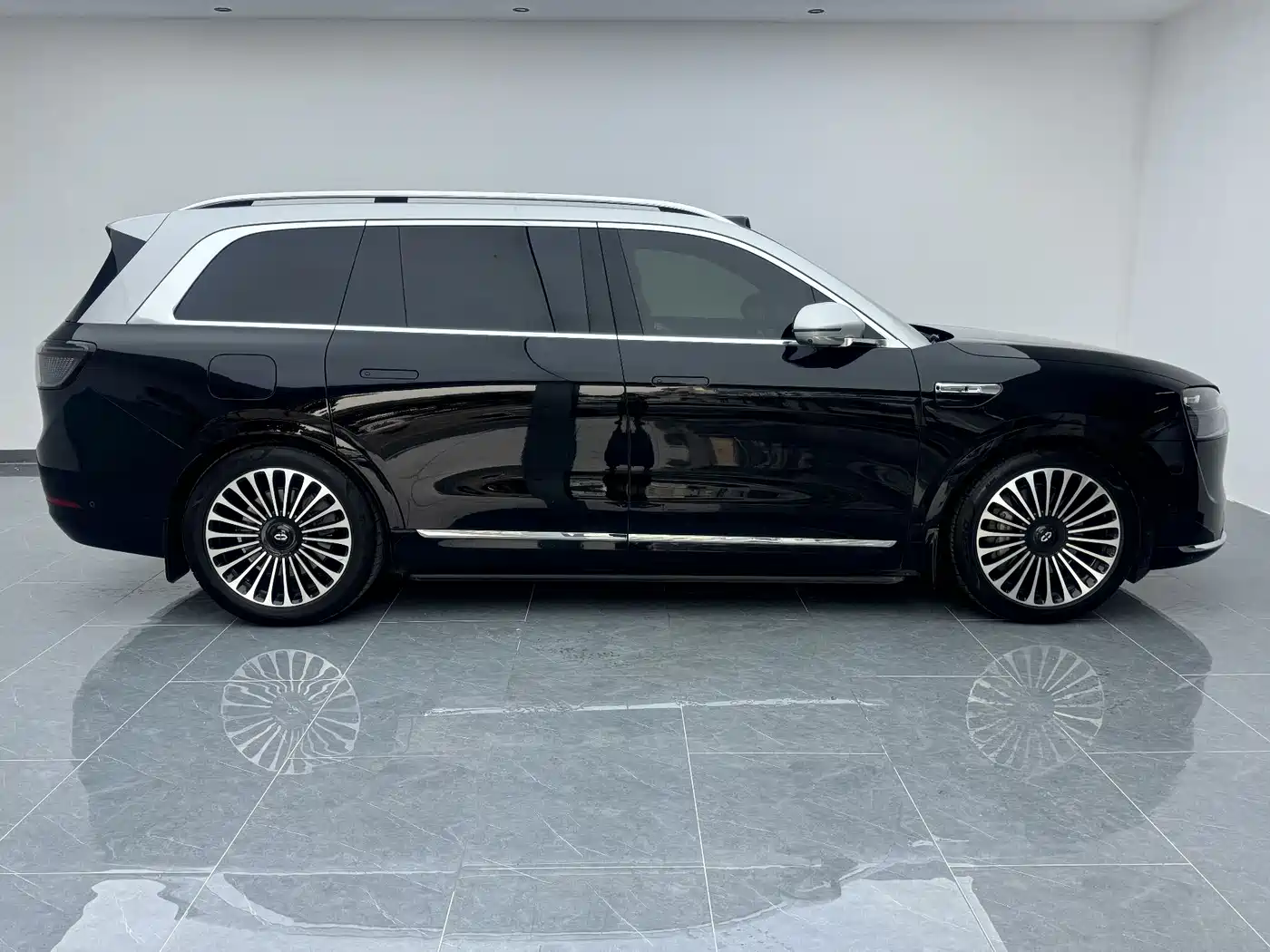 AITO Wenjie AITO M9 2024 Extended Range Ultra 42kWh 6-Seater фото 10