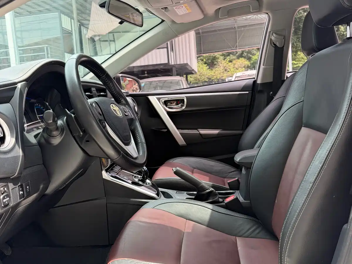 Toyota Corolla 2018 Hybrid 1.8L E-CVT Smart Edition фото 4