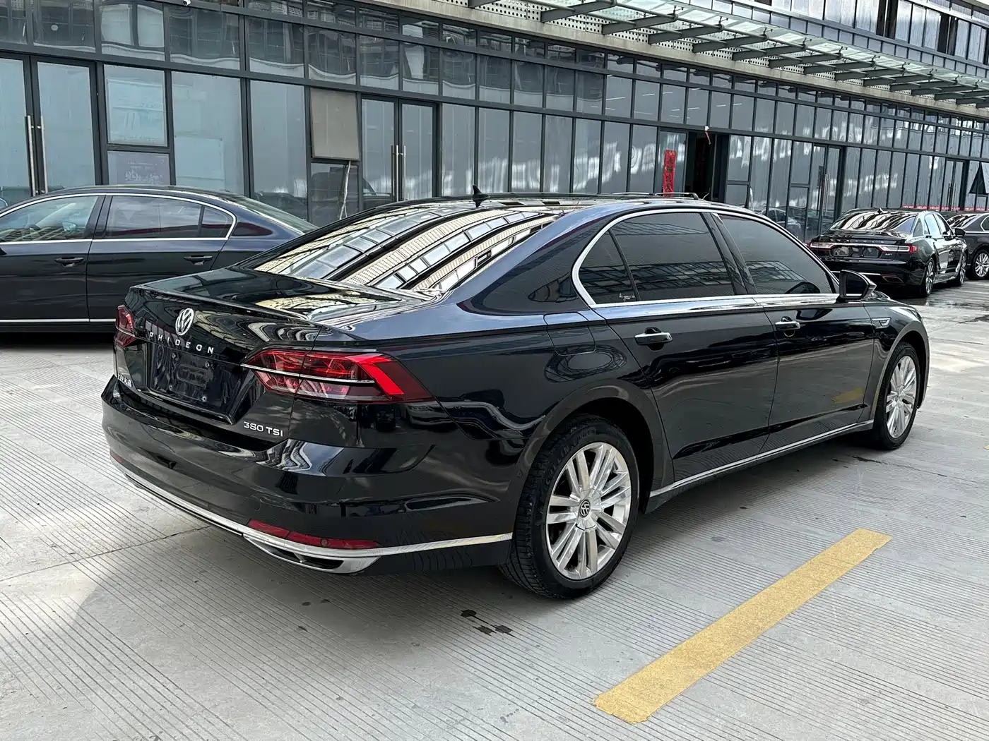 Volkswagen Phideon 2018 Facelift 380TSI FWD Flagship фото 4