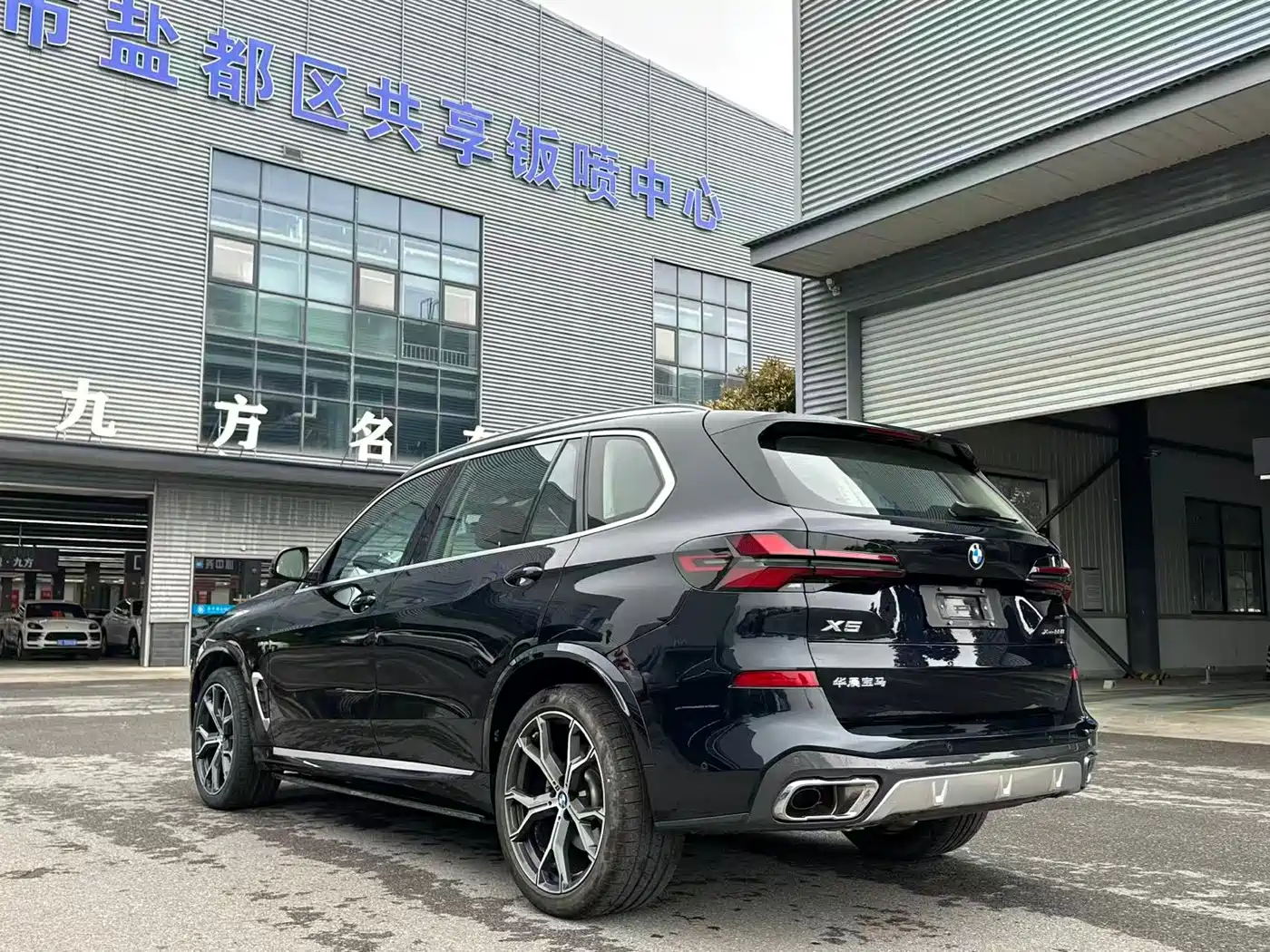 BMW X5 2025 Model xDrive 30Li Exclusive M Sport Blackout Package фото 5