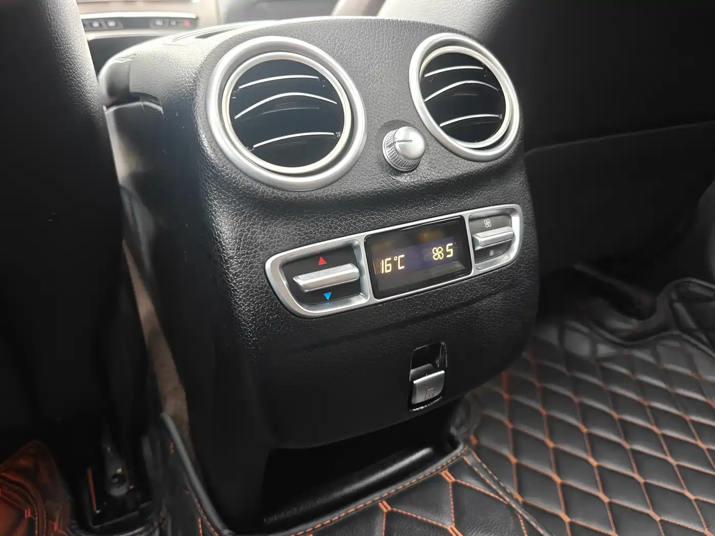 Mercedes-Benz GLC 2020 Facelift GLC 300 L 4MATIC Dynamic фото 19