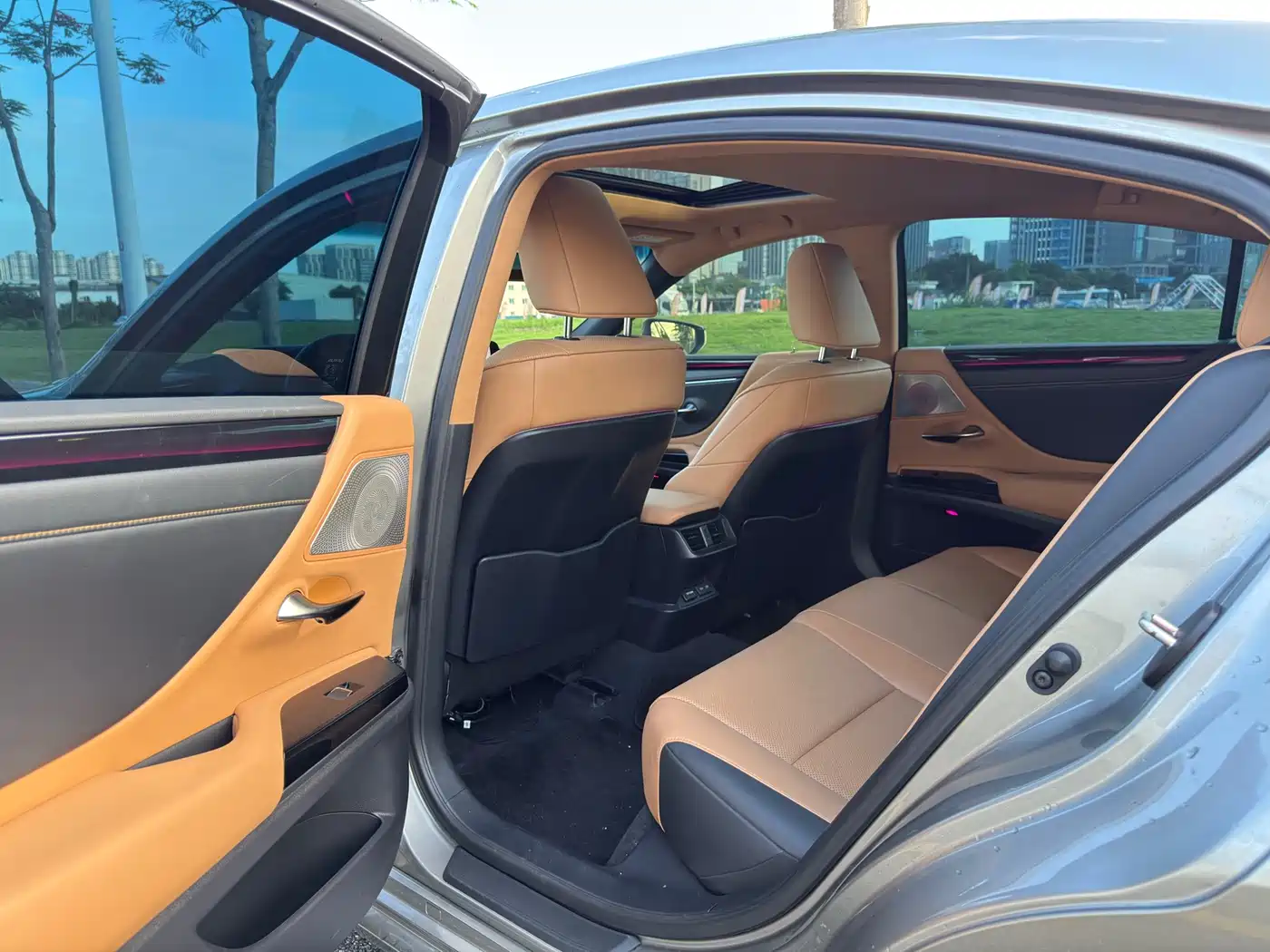 Lexus ES 2023 200 Excellence Edition фото 9